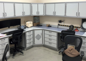 Custom Workbench and Cabinets, Mesa de trabajo Personalizada y versatil