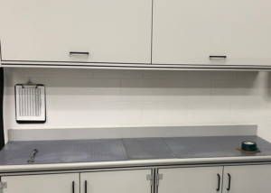 Workbench with Cabinets, Estación de trabajo con gabinetes